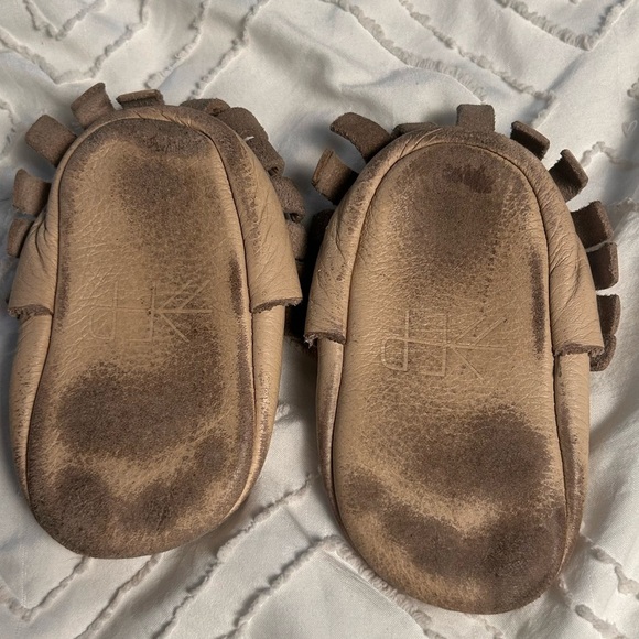 Freshly picked leather baby moccasins size 3 - Picture 3 of 3